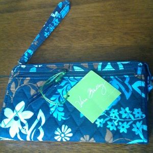 NWT Vera Bradley Front Zip Wristlet